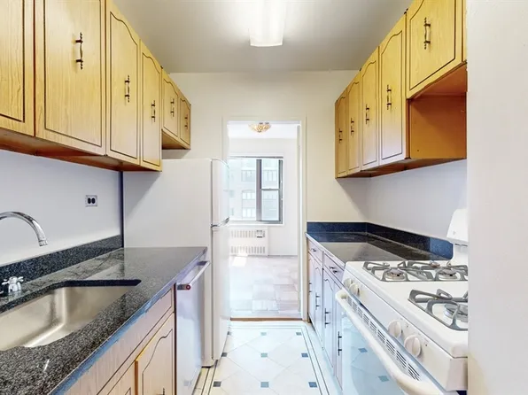 55 East End Avenue image 8 of 14