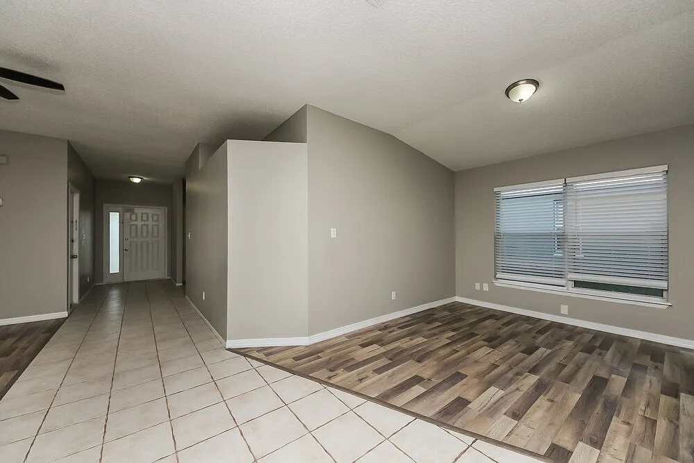 3 bed, 2.0 bath, 1633 sqft, $3,220 — Photo 4