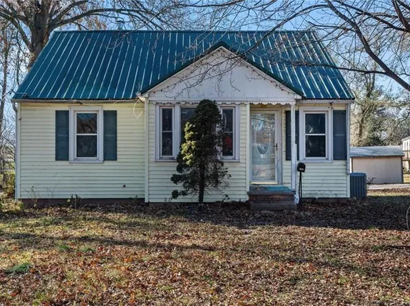 614 S Institute St, Richmond, MO 64085
