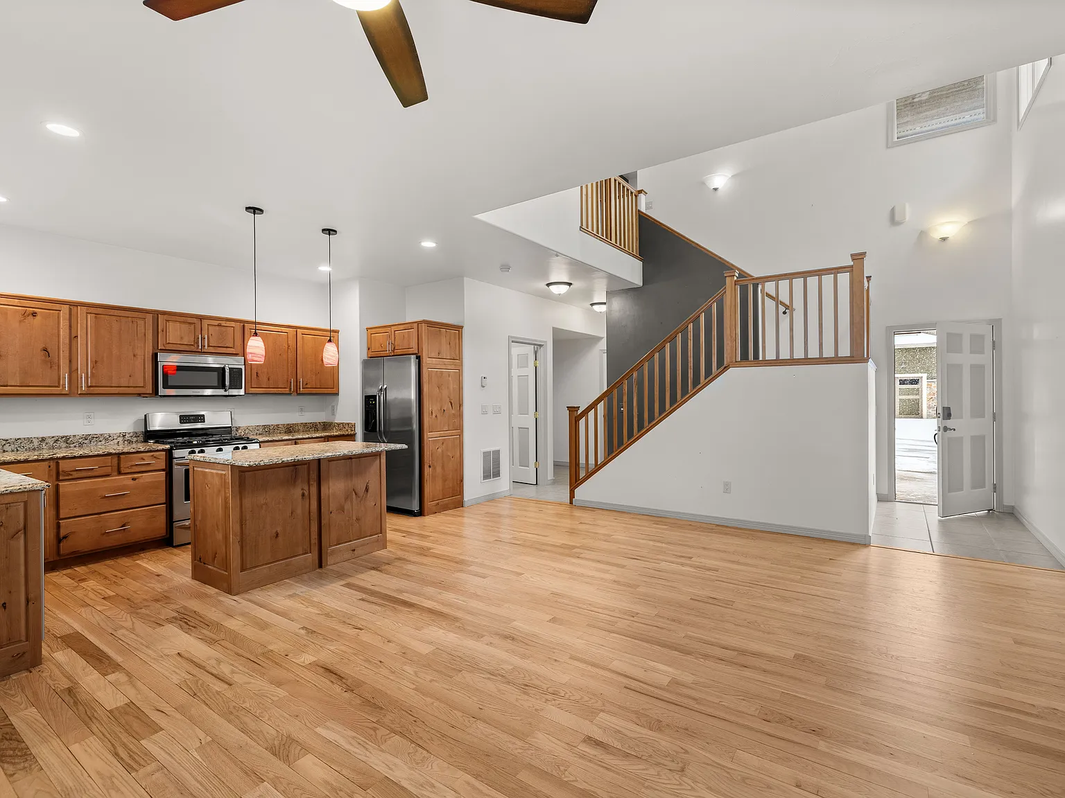 2 bed, 2.5 bath, 1776 sqft, $3,850 — Photo 3
