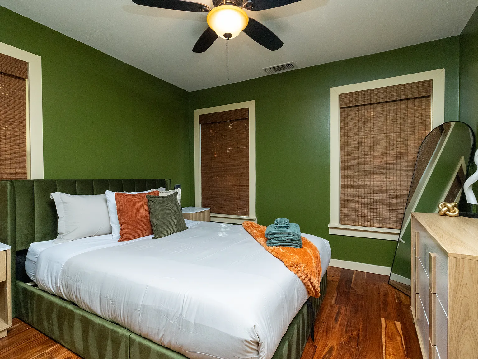 3 bed, 1159 sqft, $2,900 — Photo 4