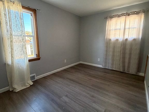 5th image of 8318 Fernhill Ave
