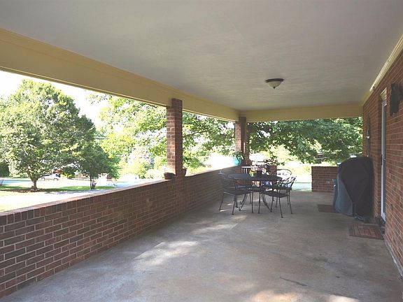 3rd image of 324 Deerwood Dr
