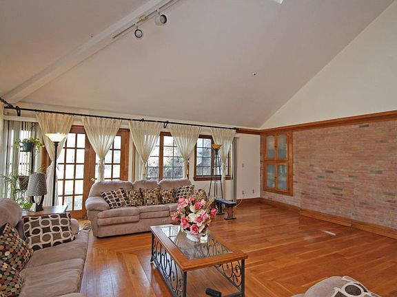 5th image of 189 Northfield Ave