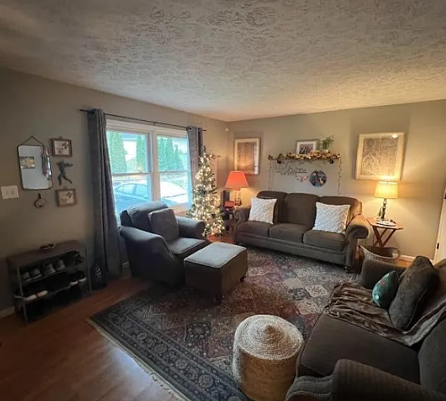 4075 N Brookwood Dr — Photo 3