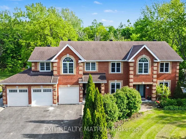 1322 Du Gouverneur Dr, Ottawa, ON K4C 1E2