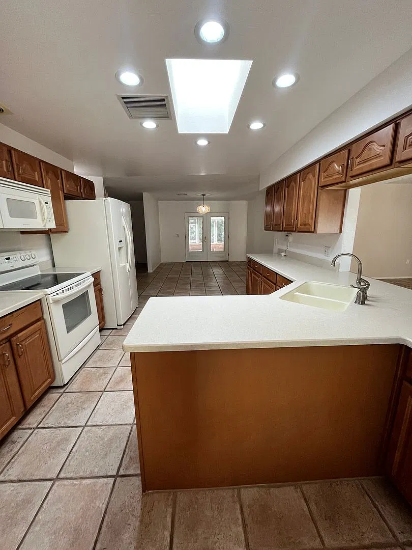 Northwest/ Marana- 3 bedroom/ 2 bathroom house for rent — Photo 3