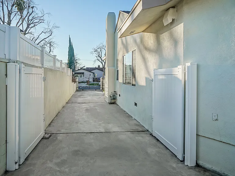 6942 Alcove Ave — Photo 20