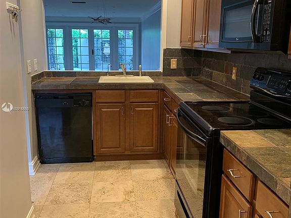 2nd image of 813 SE 2nd St #813
