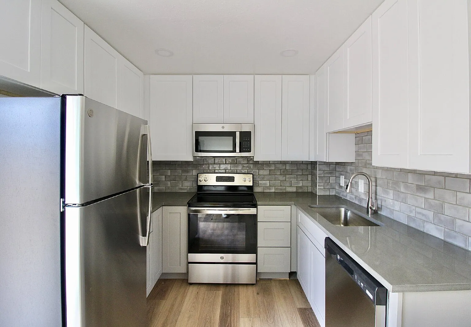 Updated 2BD/1BA Townhome with AC and In-Unit Laundry — Photo 1