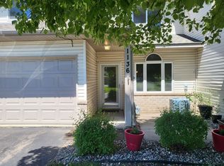 1136 Crystal Pl W, Chaska, MN 55318