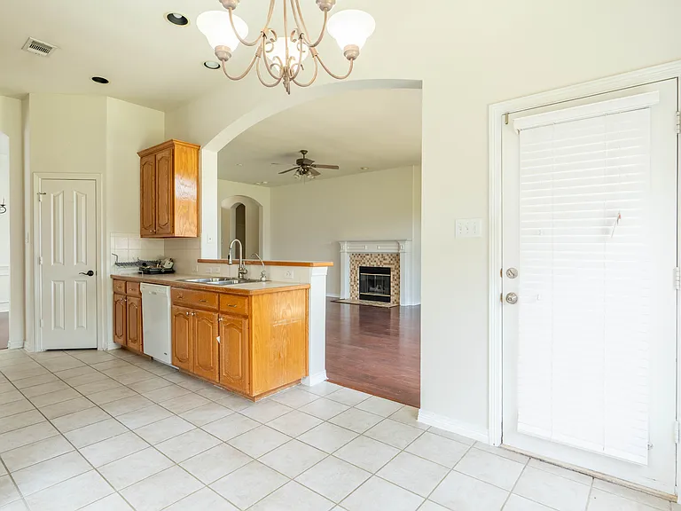 11990 Cobblestone Dr — Photo 18
