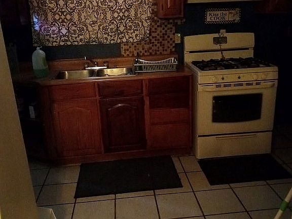 2nd image of 402 Aldama