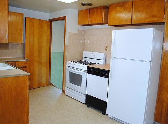 3rd image of 410 Somerville Ave