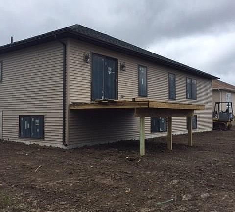 2nd image of 4831 Castlewood Dr