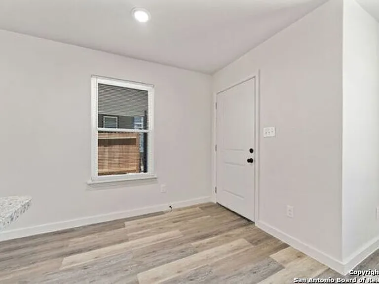 227 S Grimes St #102 — Photo 4