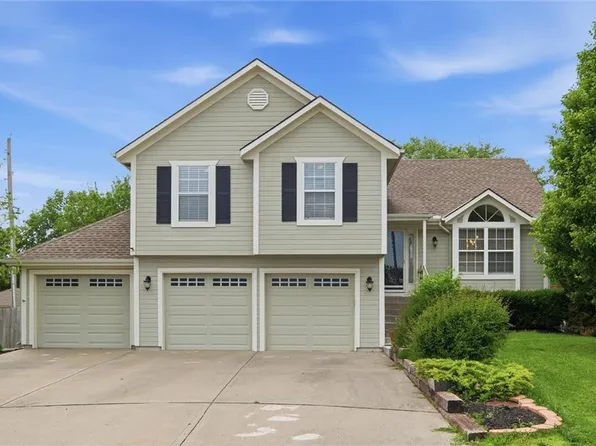 12411 Live Oak Cir, Peculiar, MO 64078