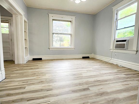 3rd image of 1439 Whitener St #1