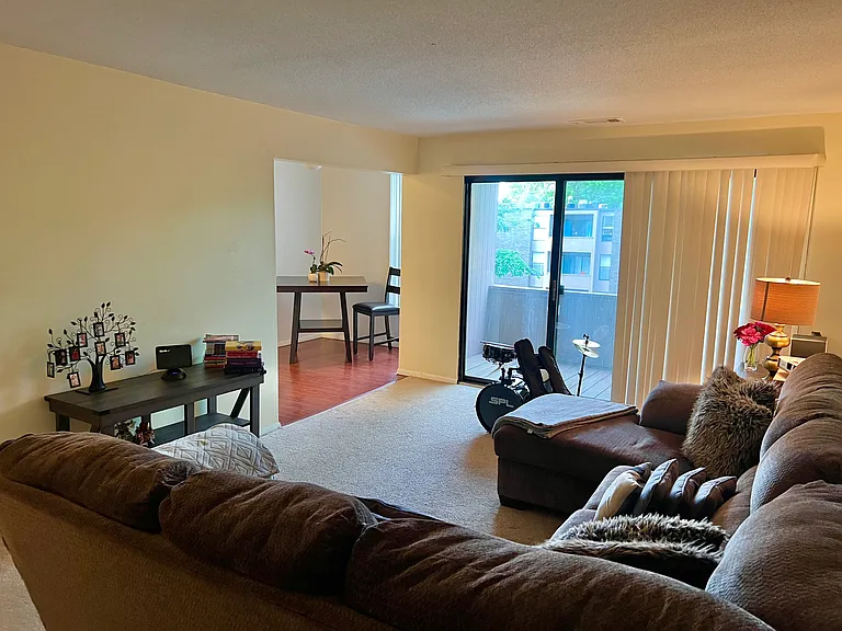 2 Shrewsbury Green Dr #I — Photo 14