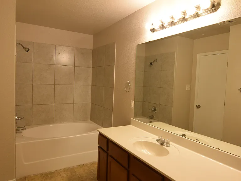 3302 Regency Ct — Photo 11