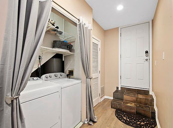 5th image of 4244 N Kenmore Ave APT 4N