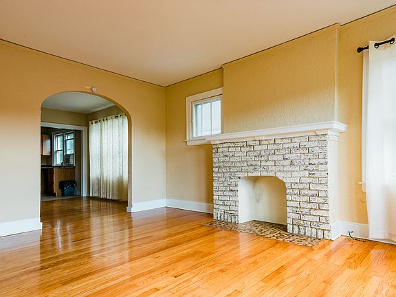 2nd image of 633 Westmoreland Ave #633