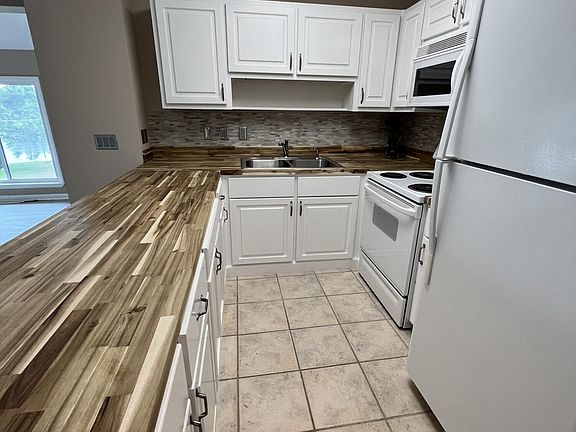 3rd image of 4725 Bay Point Rd #258