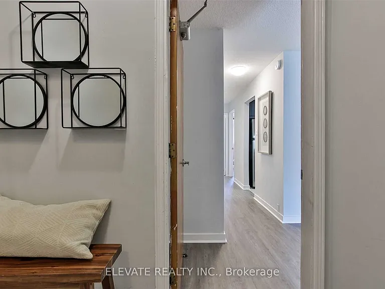 2131 Dufferin St — Photo 8