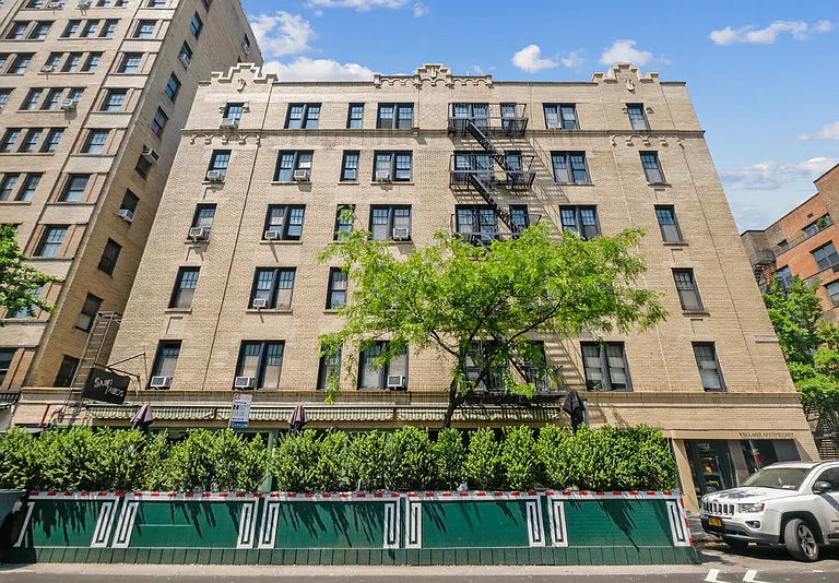 218 W 10th St #4G — Photo 9