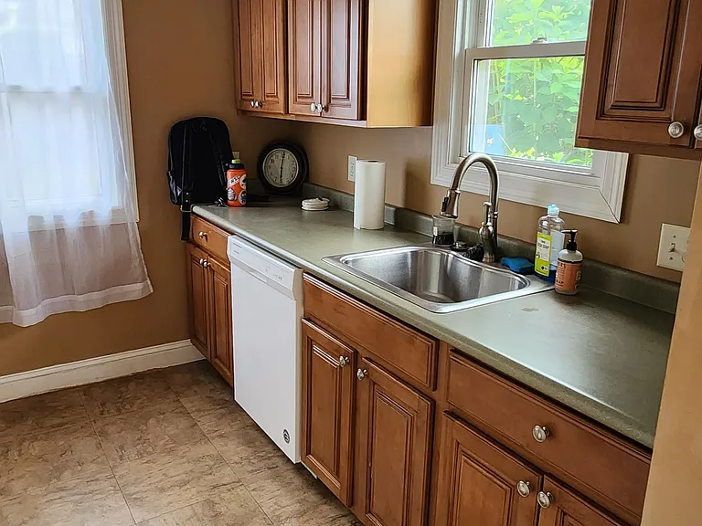 1375 Cohansey St — Photo 4