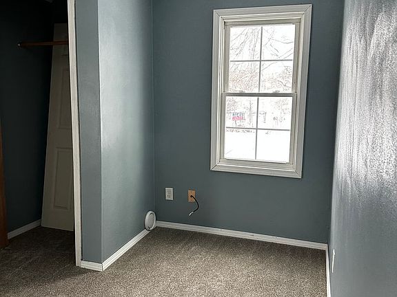 2nd image of 530 Kenwood Ave