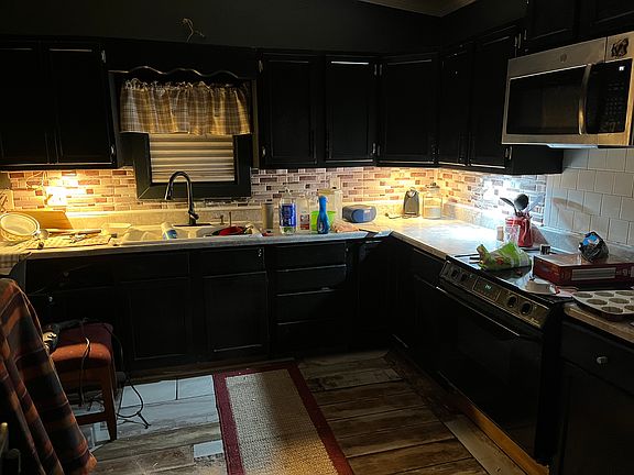 3rd image of 1240 Campbell Rd