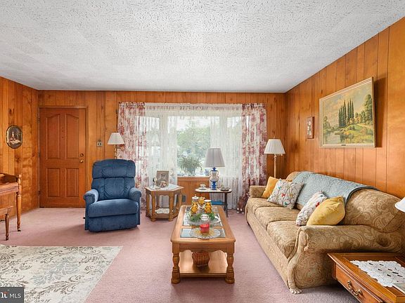 3rd image of 8816 Jandell Rd