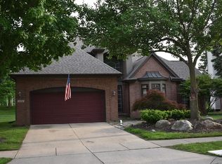 1428 Kentfield Dr, Rochester, MI 48307