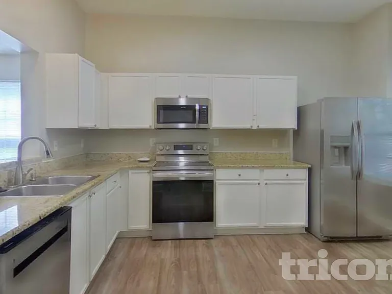 1208 Elise Marie Dr — Photo 5