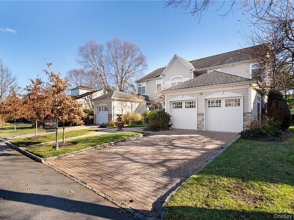 2nd image of 19 Hamlet Woods Dr
