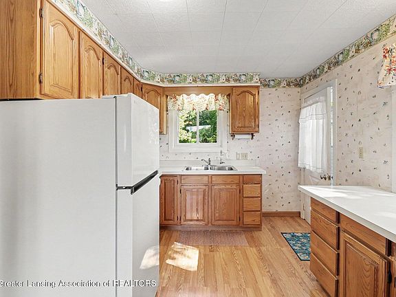 4th image of 8997 Woodbury Rd