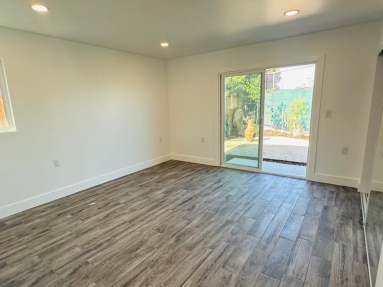 5137 Derrick Ct — Photo 9