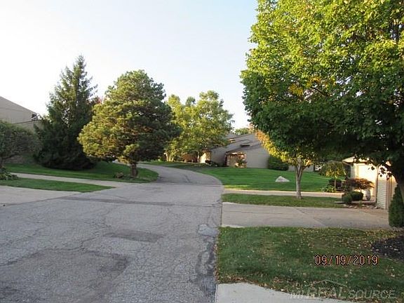 5th image of 4422 N Meadow Dr #1