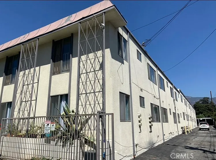 2 bed, 900 sqft, $2,400 — Photo 4