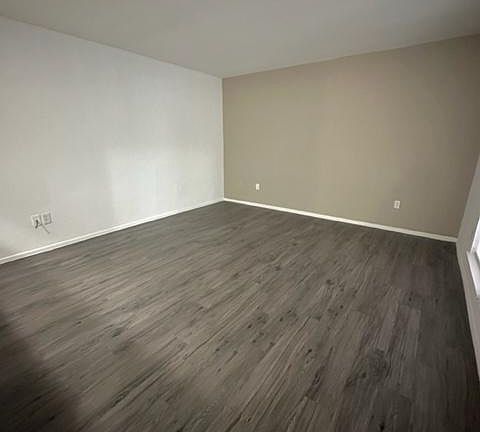 2nd image of 407 Gladstell St APT 90