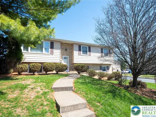 1051 N 10th St, Whitehall, PA 18052