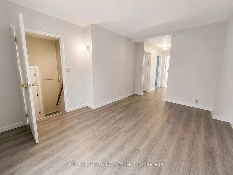 1102 Langlois Ave — Photo 6