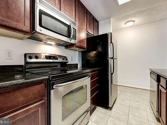 5th image of 15639 Horseshoe Ln #639