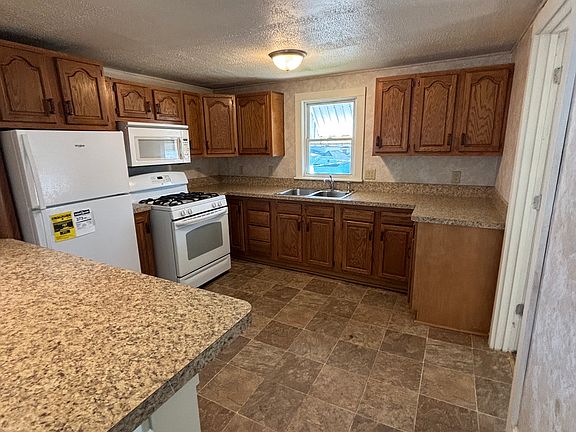 2nd image of 701 W 6th St APT 2