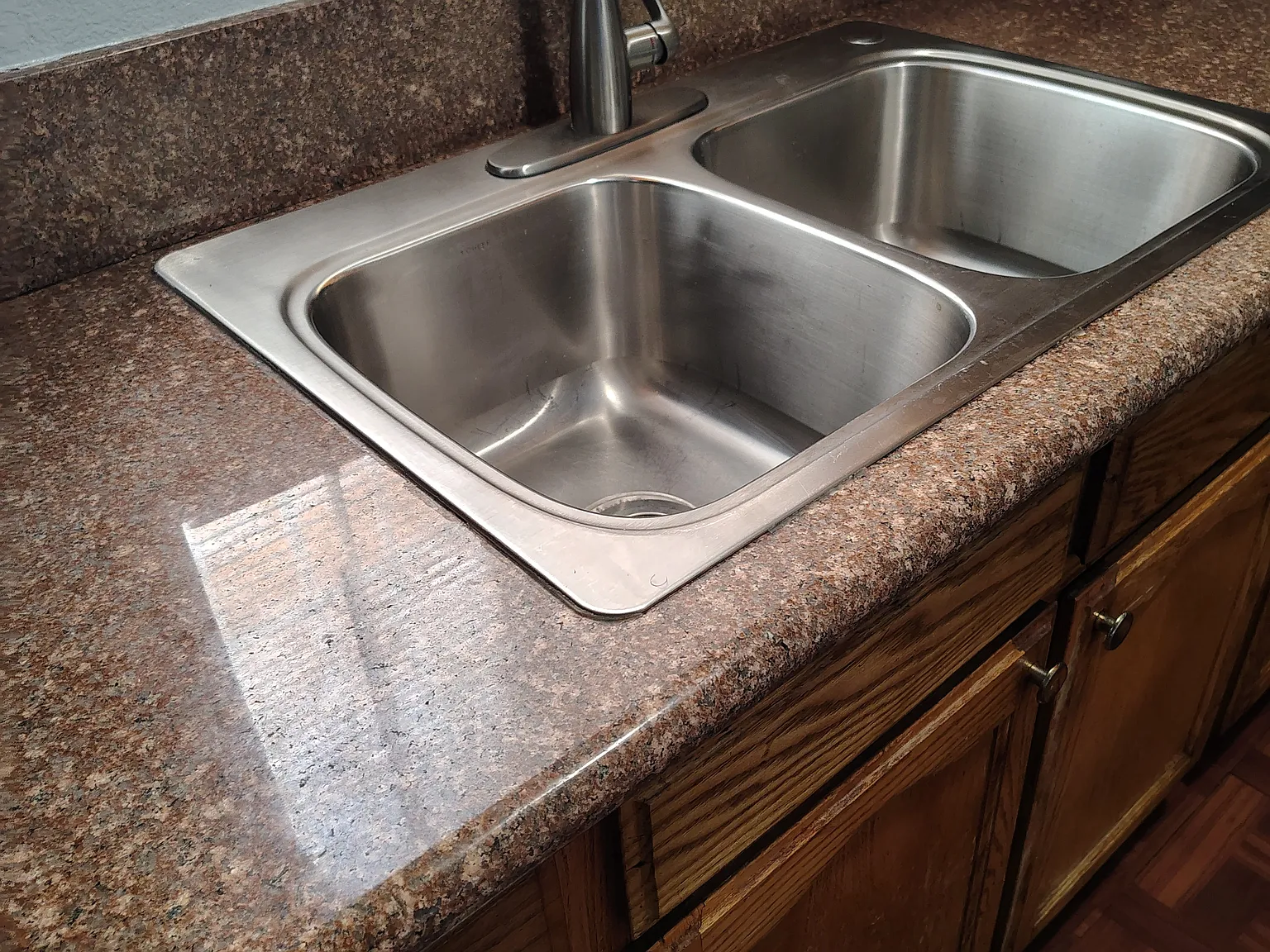 3 bed, 1000 sqft, $2,995 — Photo 3