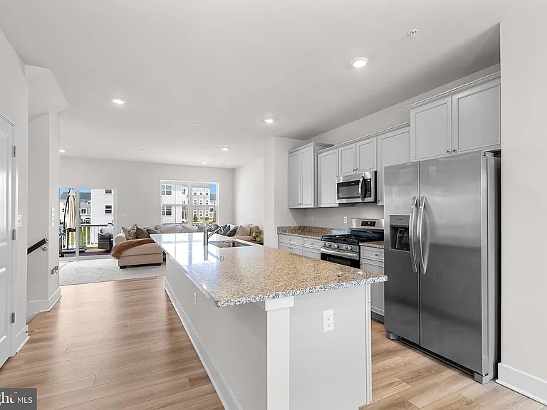 10893 Drummond Pl — Photo 2