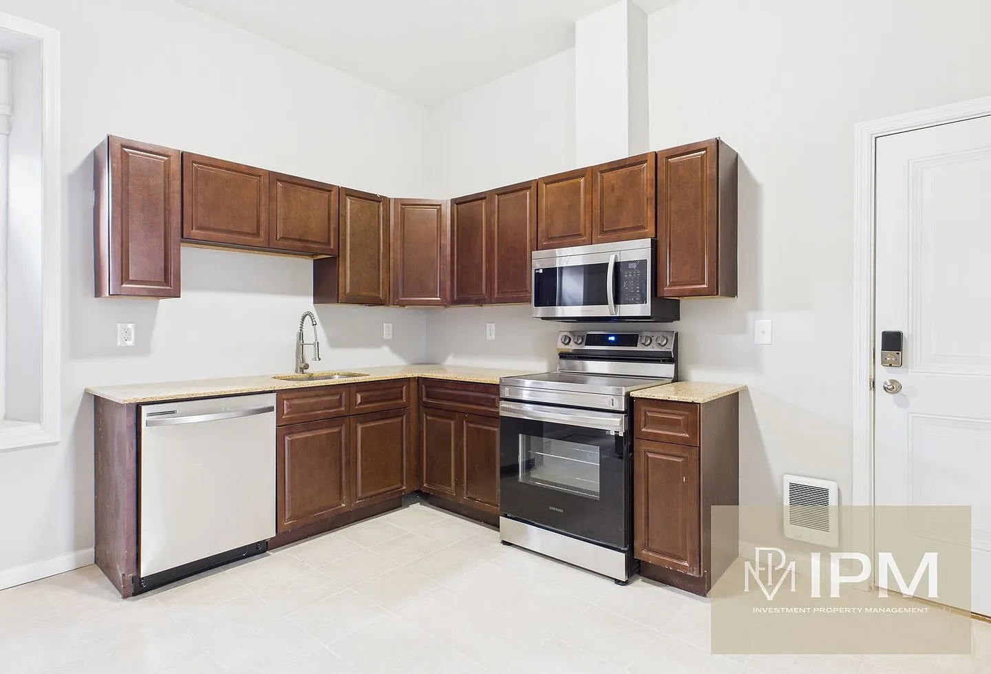 341 S 6th St — Photo 1