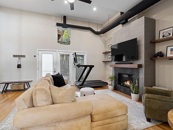 4th image of 1001 W Altgeld St APT 5
