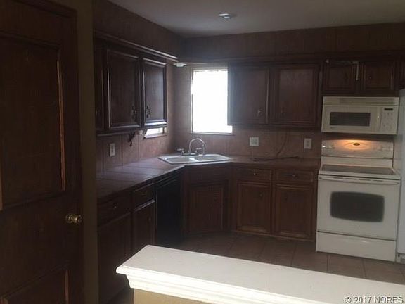 5th image of 11818 E 25th St